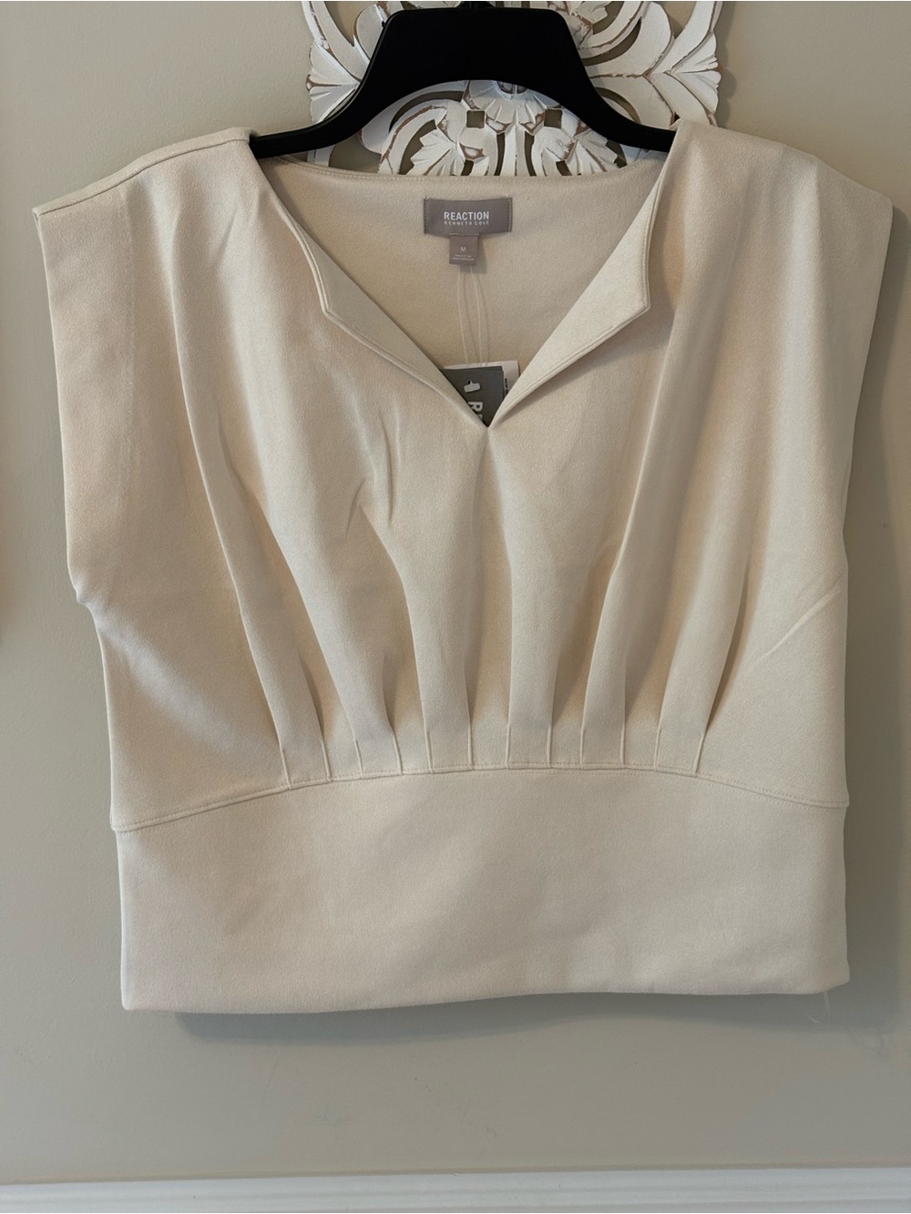 Reaction Kenneth Cole Ivory Pleated V-Neck Cap Sleeve Blouse